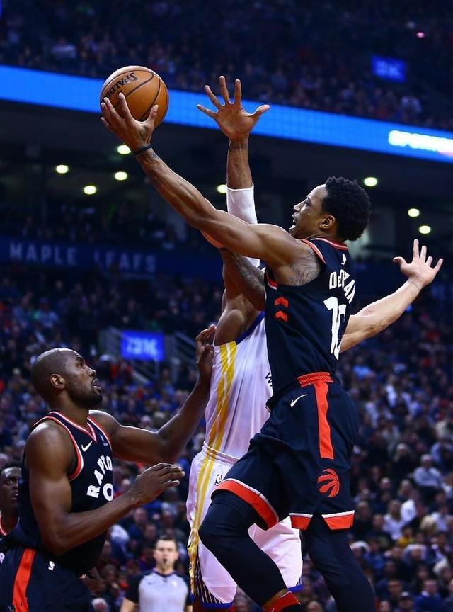 猛龙完胜广州队,德罗赞带队取胜 猛龙完胜广州队,德罗赞带队取胜