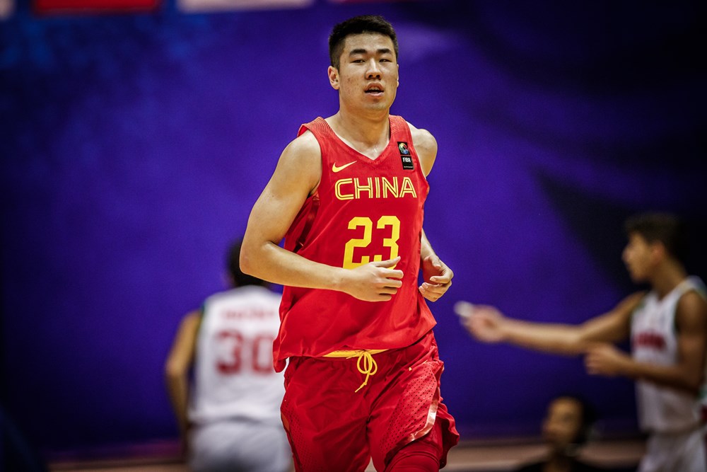 日本羽毛球队轻取泰国羽毛球队，辛杜制霸全场的简单介绍