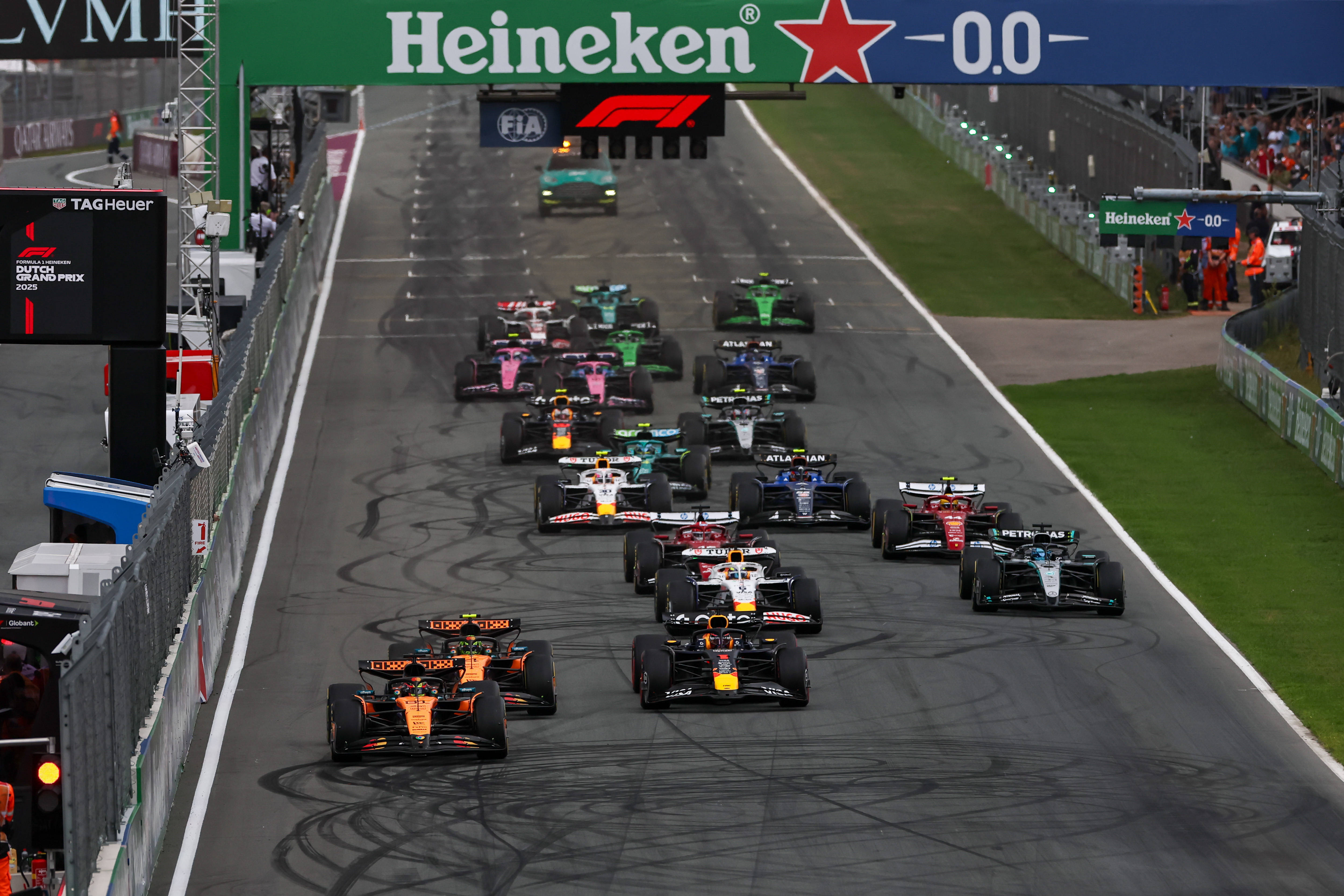 熊猫体育中国App-包含红牛车队逆转红牛二队，阿隆索高光表现的词条