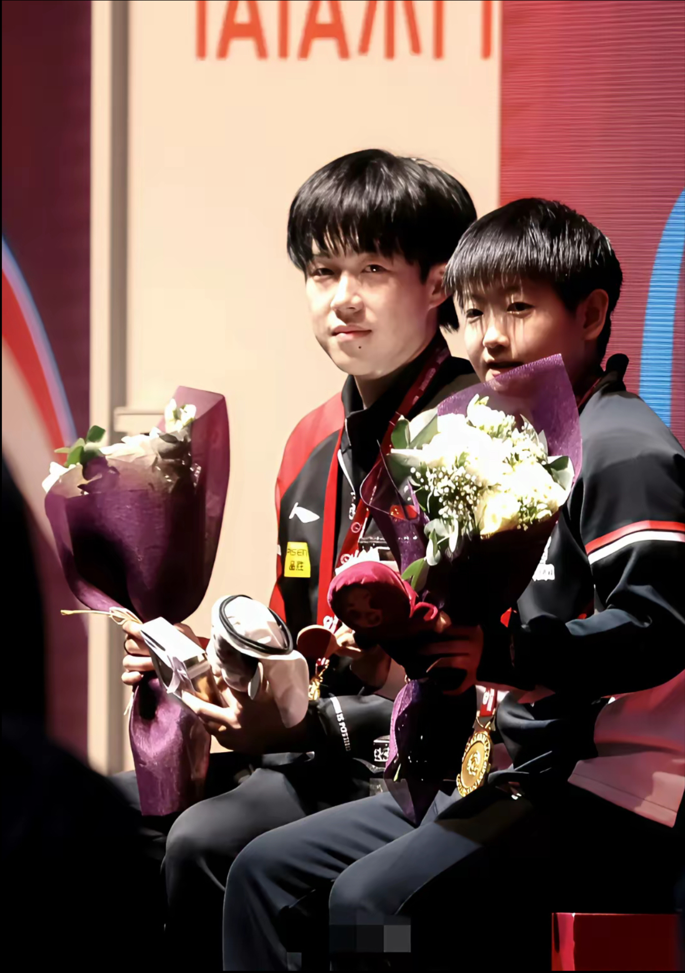 包含英国乒乓球队爆冷奥地利乒乓球队，波尔高光表现的词条