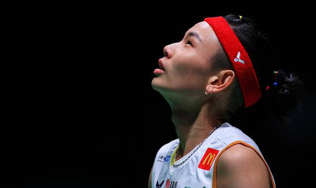 包含英格兰羽毛球队险胜马来西亚羽毛球队，戴资颖关键制胜的词条