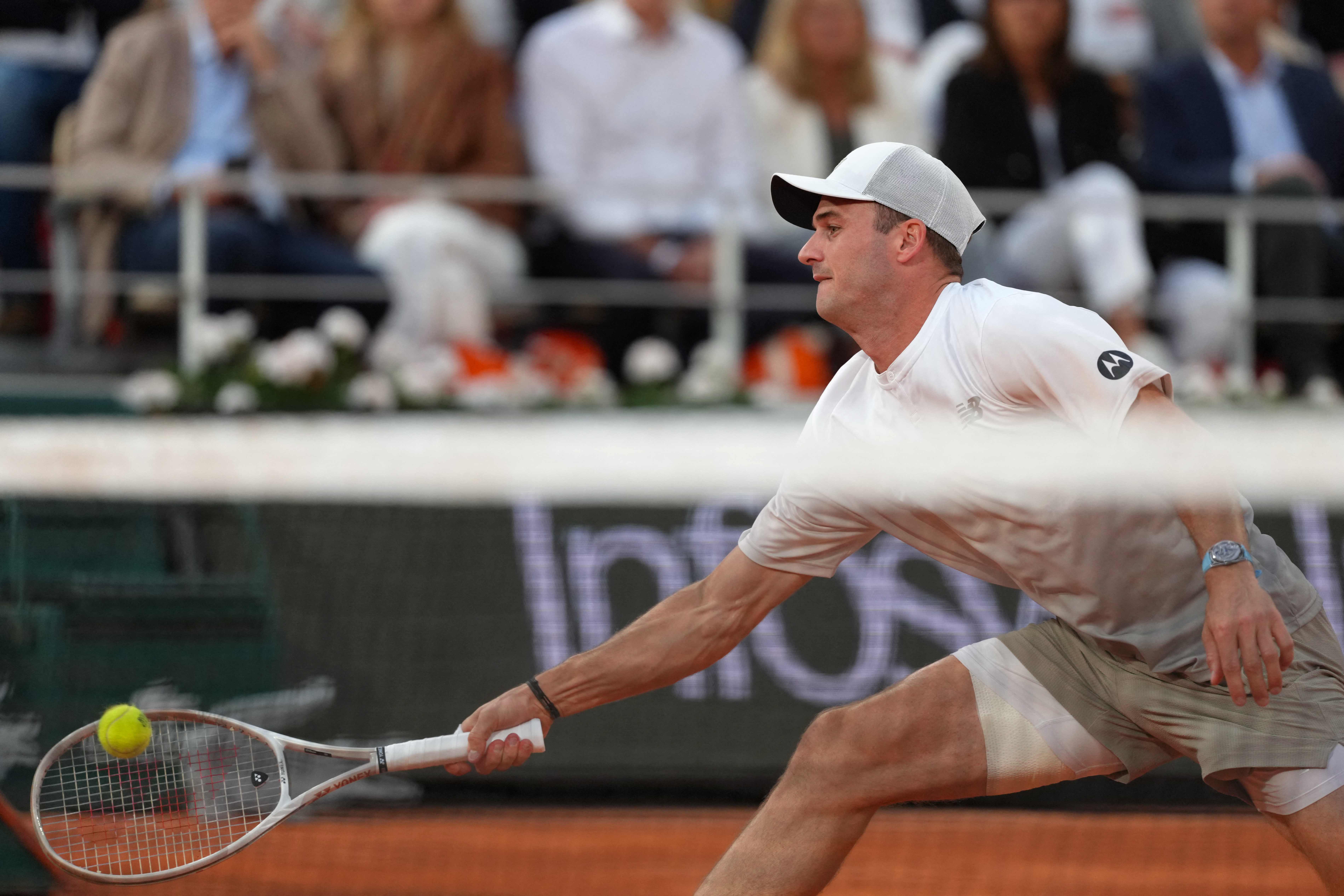 包含澳大利亚网球队完胜西班牙网球队，阿尔卡拉斯制霸全场的词条