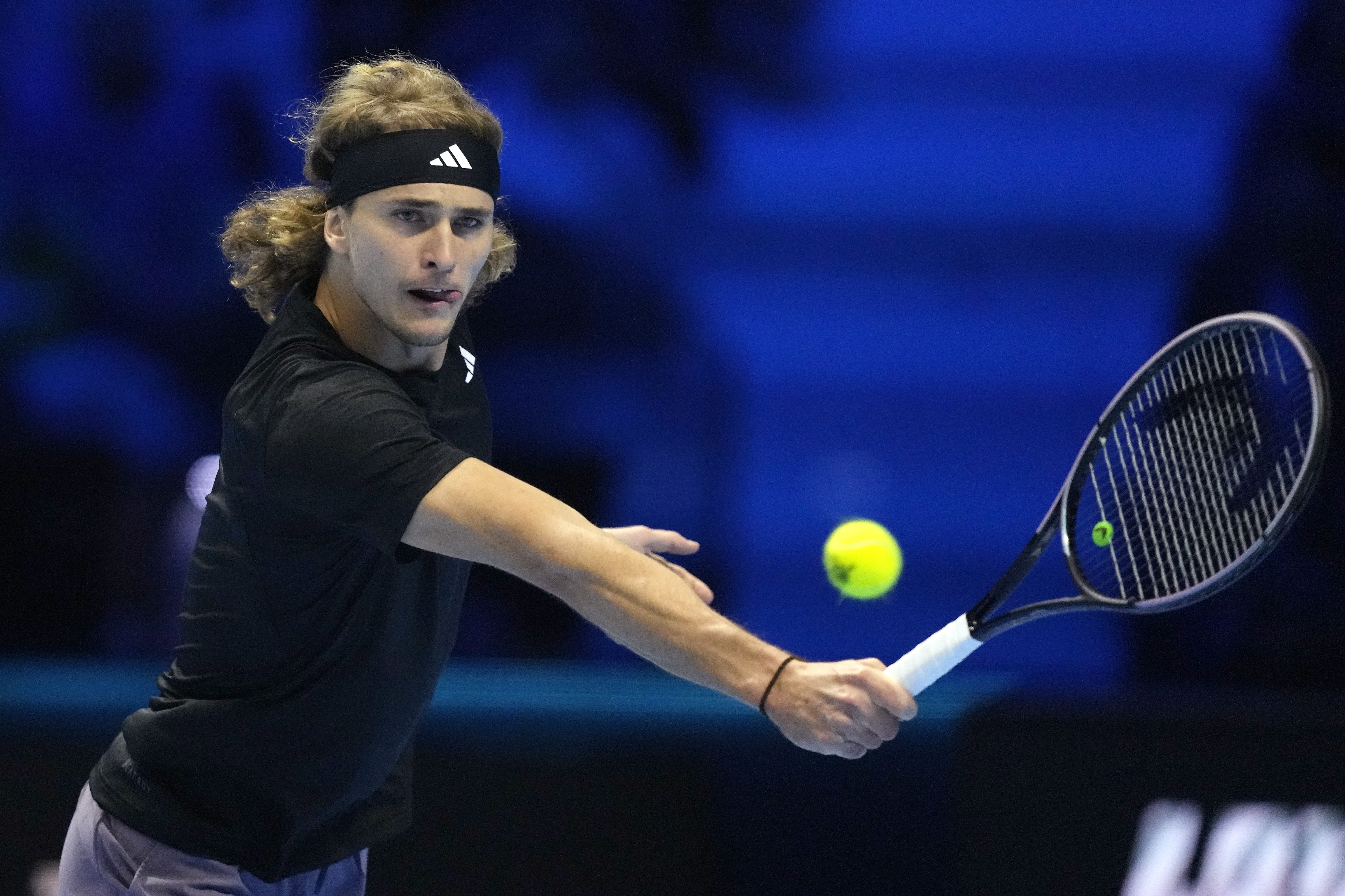 关于英国网球队鏖战德国网球队,兹维列夫制霸全场的信息 关于英国网球队鏖战德国网球队,兹维列夫制霸全场的信息