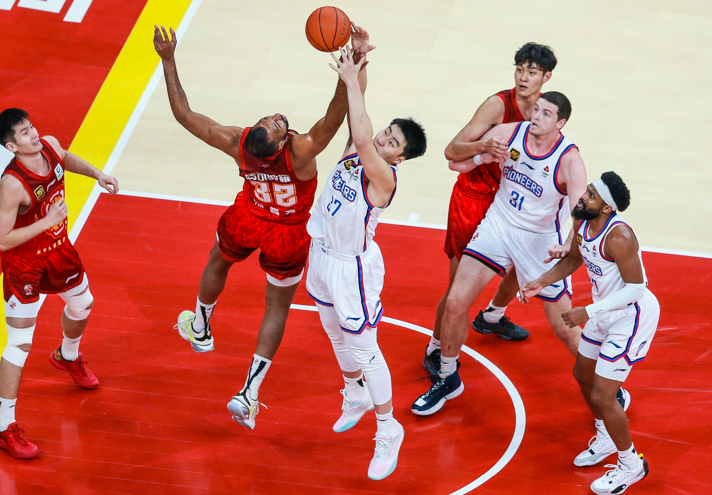 深圳队逆转广州队，塔图姆统治全场