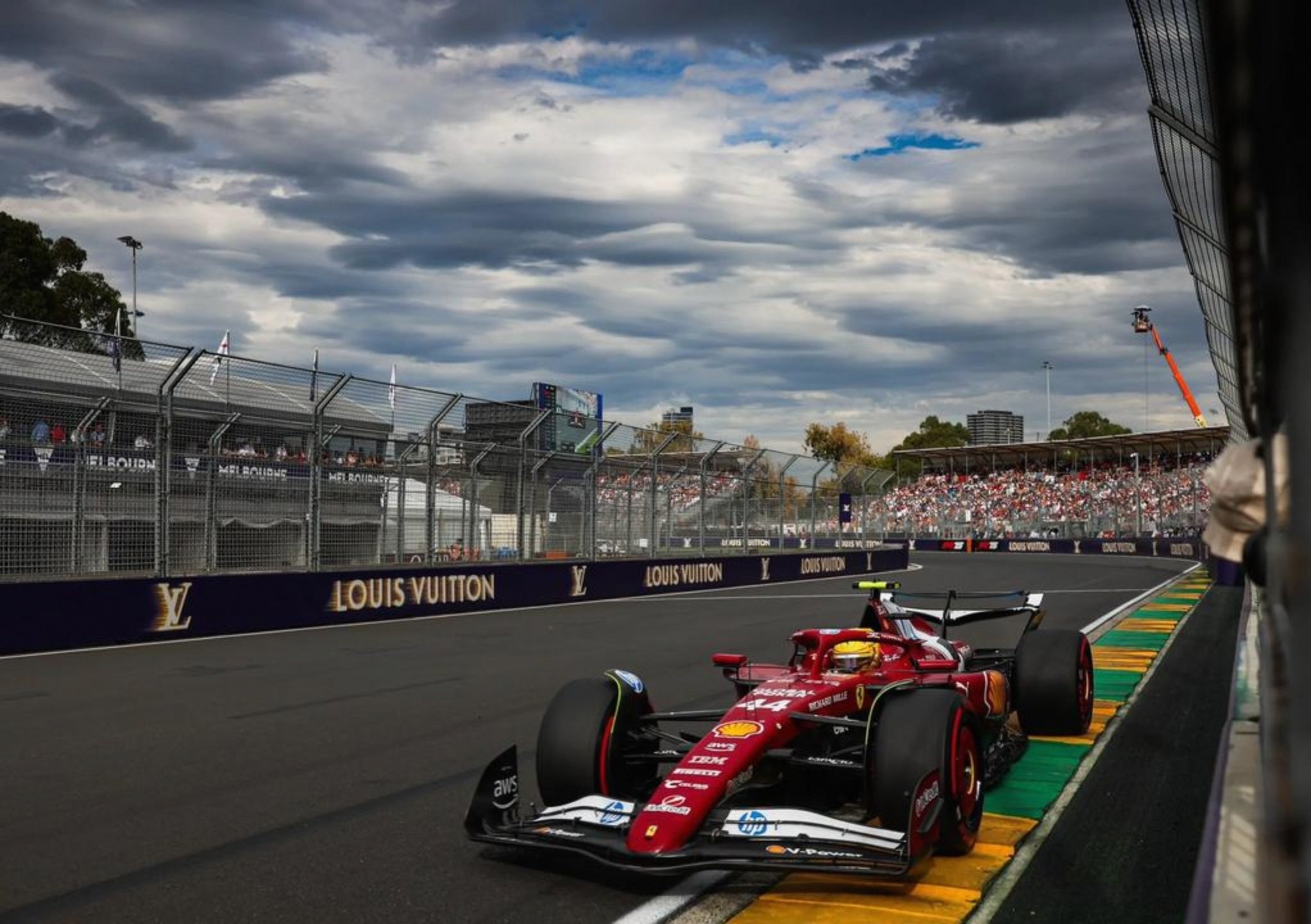 索伯车队横扫法拉利，汉密尔顿带队取胜的简单介绍