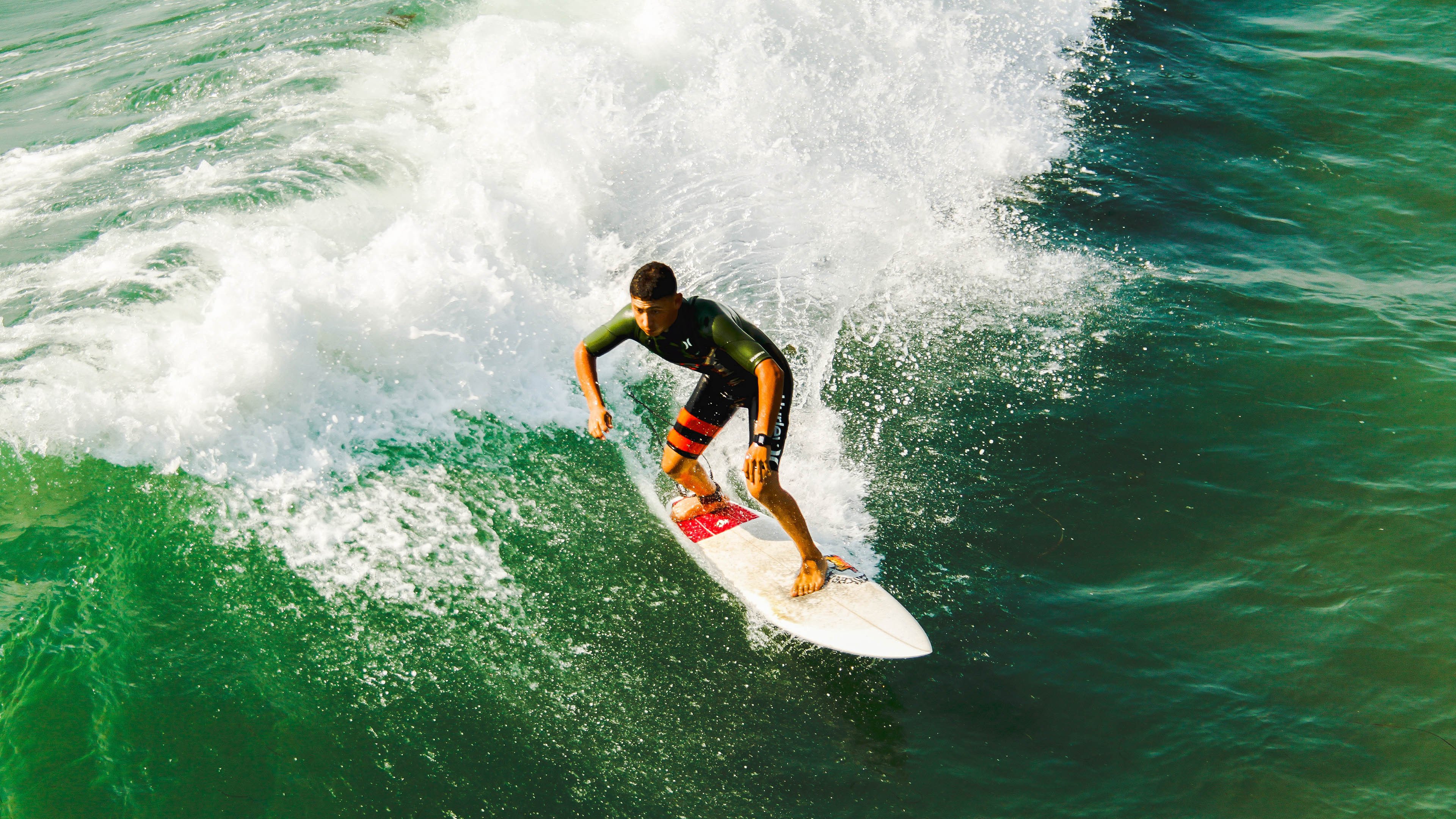 霍勒迪连续得分拉开差距，开拓者巅峰对决力克吉林队