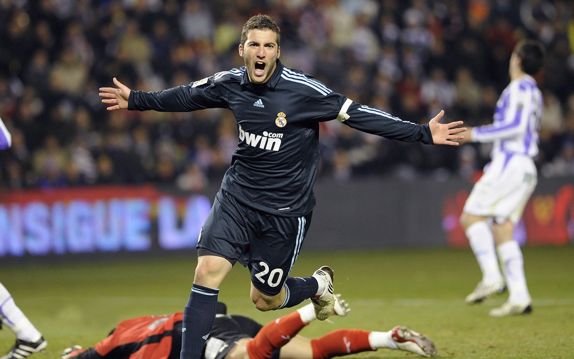 跨界传奇，辽宁队稳如磐石，西亚卡姆英超赛场展雄风